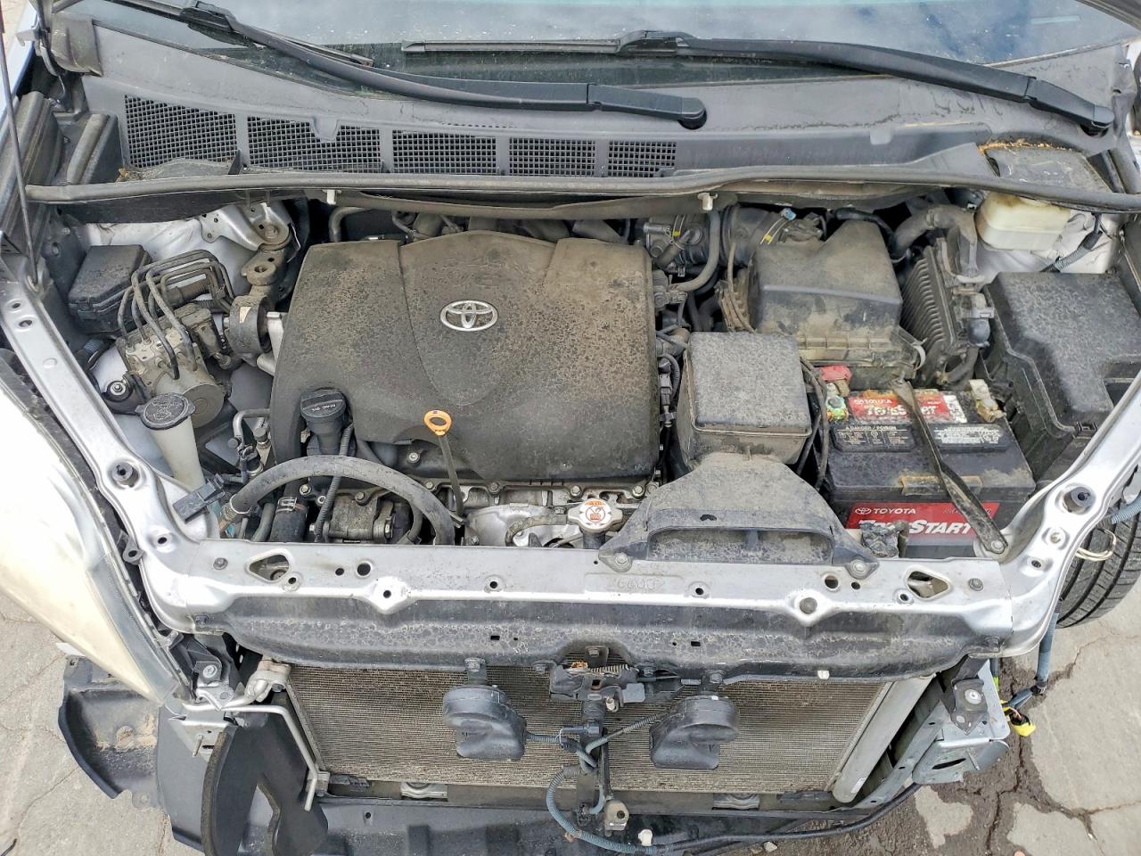2017 TOYOTA SIENNA LE photo 23
