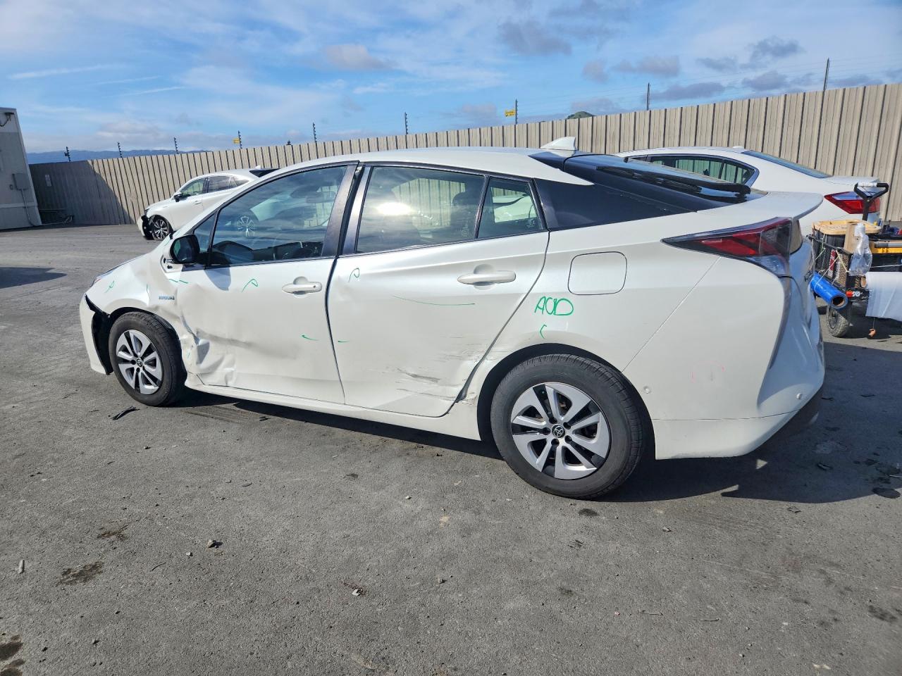 2017 TOYOTA PRIUS TWO photo 3