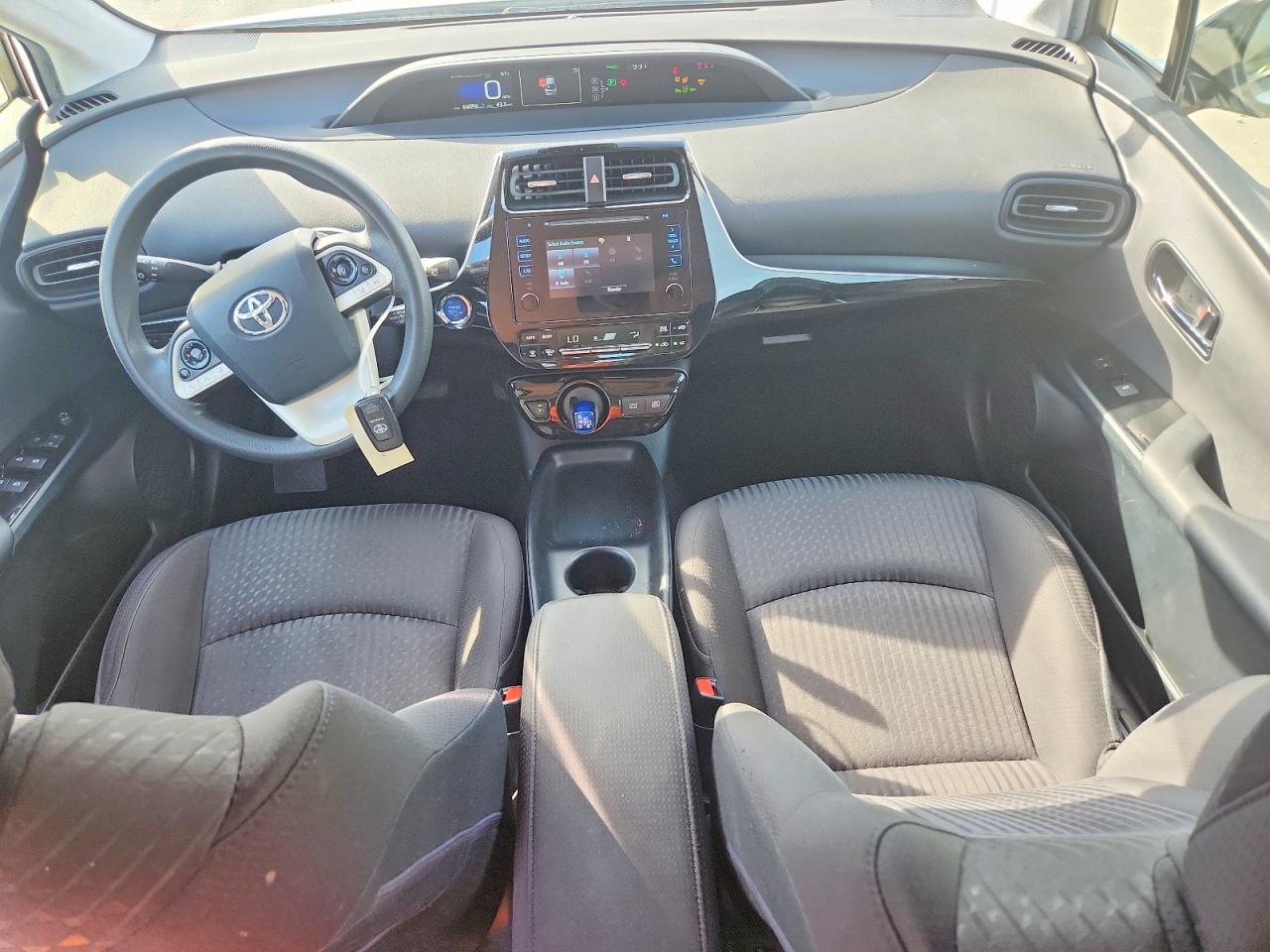 2017 TOYOTA PRIUS TWO photo 15