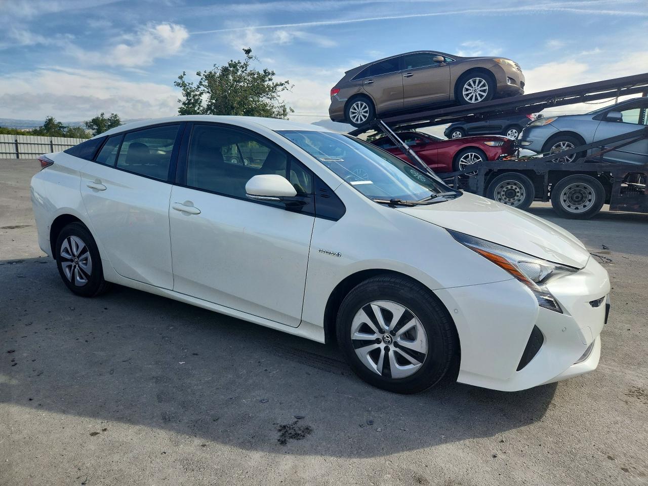2017 TOYOTA PRIUS TWO photo 7