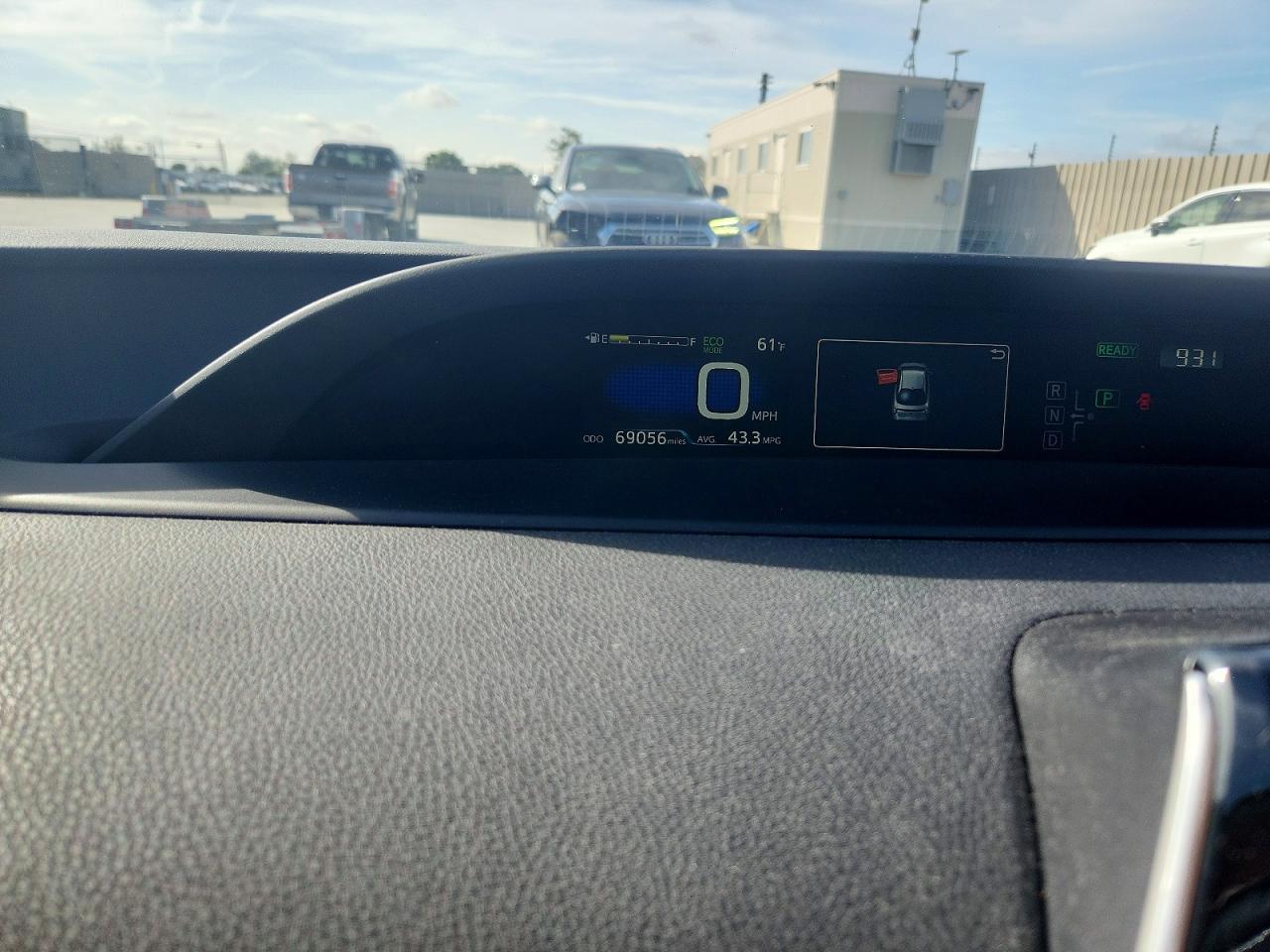 2017 TOYOTA PRIUS TWO photo 17