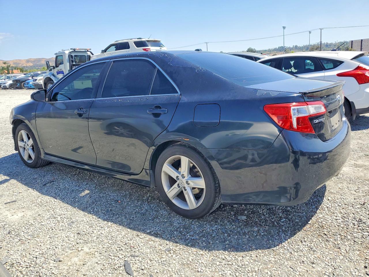 2013 TOYOTA CAMRY SE photo 3