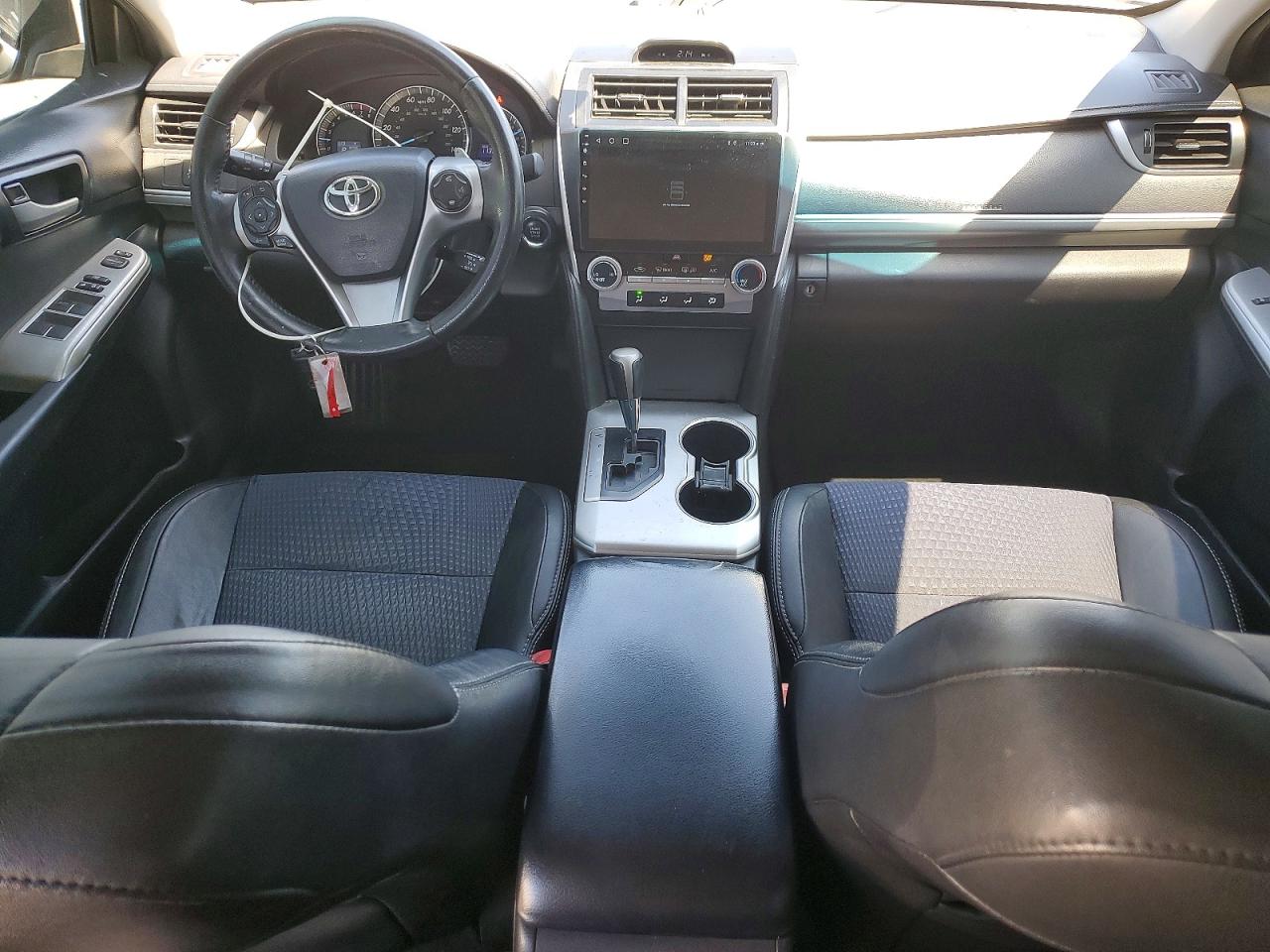2013 TOYOTA CAMRY SE photo 15