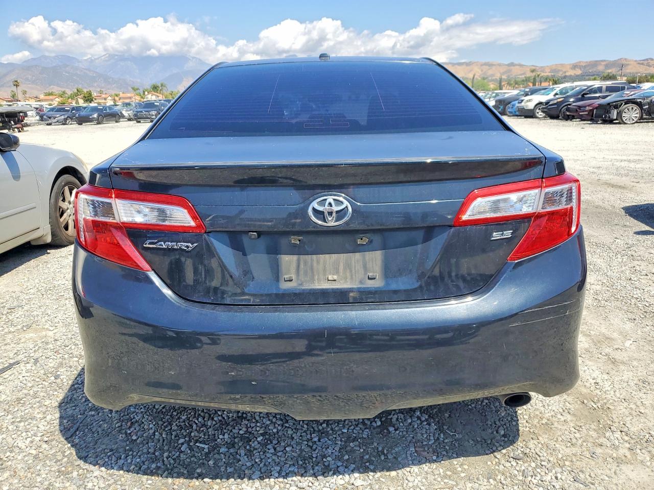 2013 TOYOTA CAMRY SE photo 11