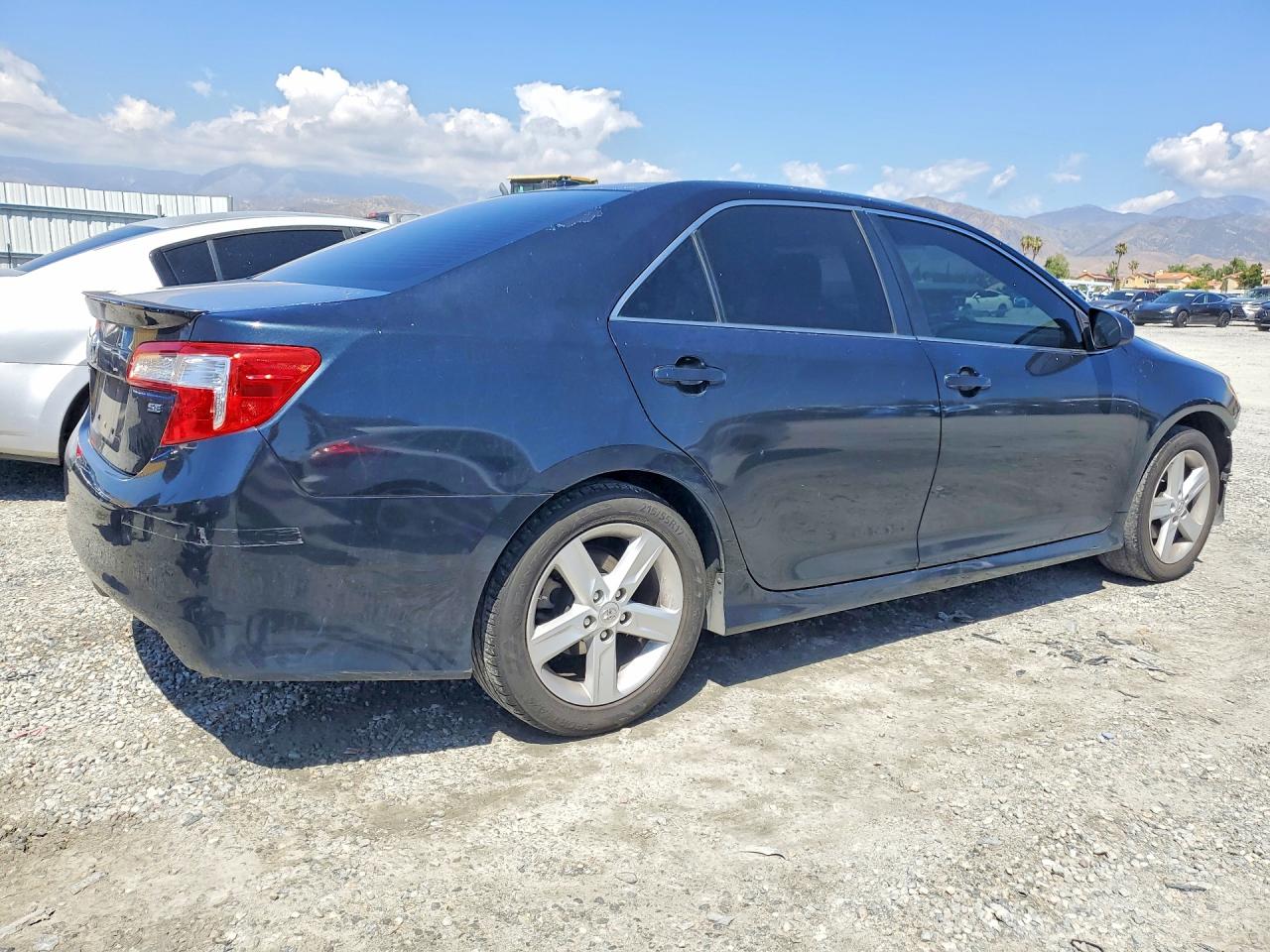 2013 TOYOTA CAMRY SE photo 5