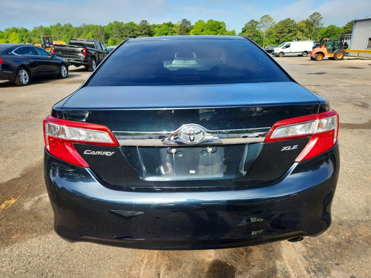 2012 TOYOTA CAMRY XLE photo 16