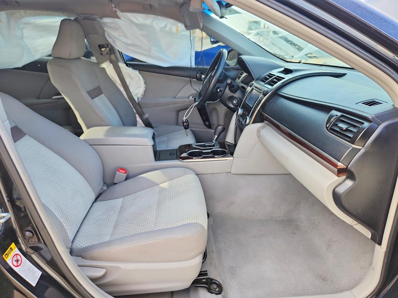 2012 TOYOTA CAMRY XLE photo 19