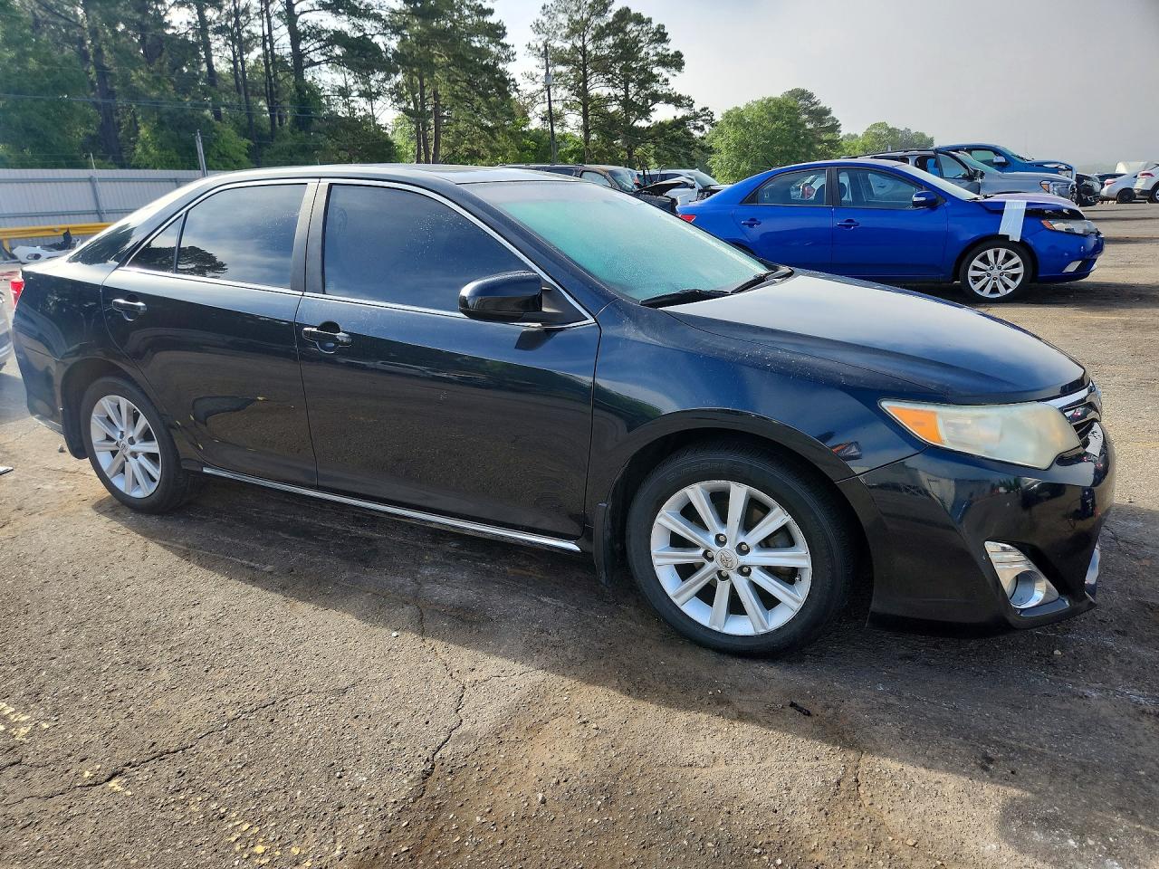 2012 TOYOTA CAMRY XLE photo 10