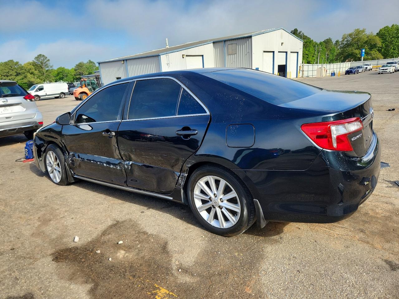2012 TOYOTA CAMRY XLE photo 4