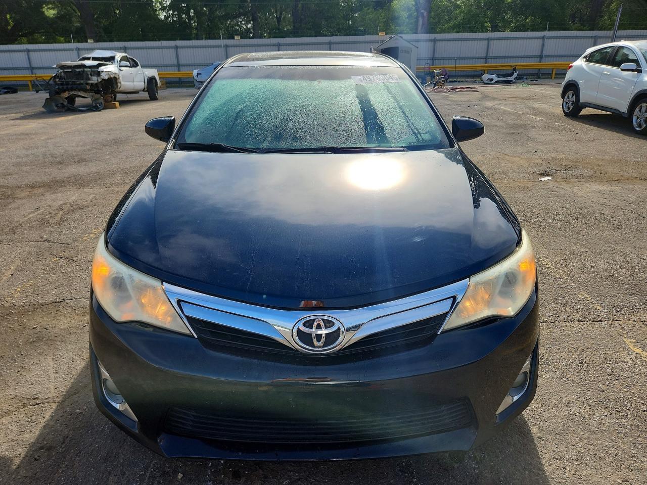 2012 TOYOTA CAMRY XLE photo 13