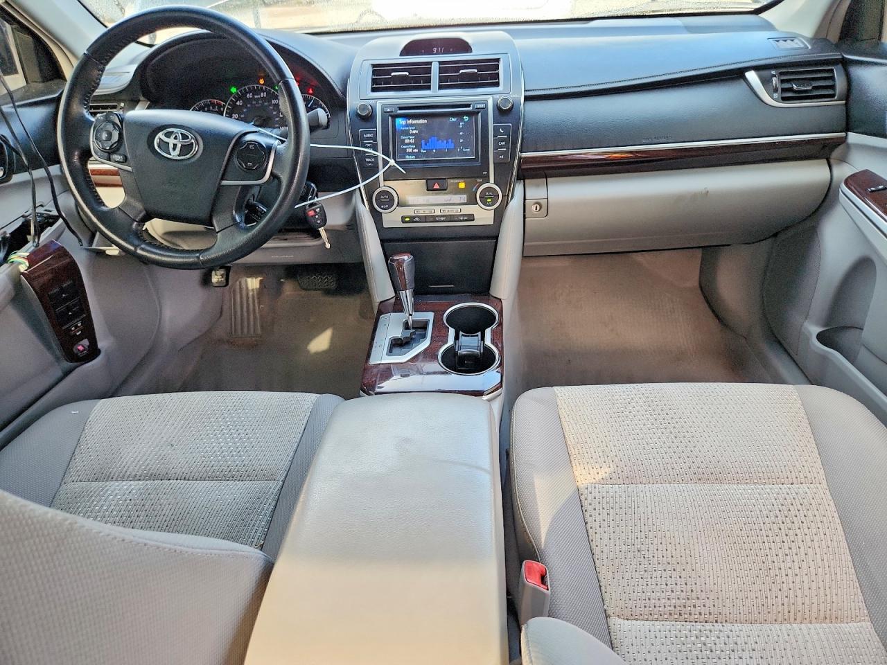 2012 TOYOTA CAMRY XLE photo 22