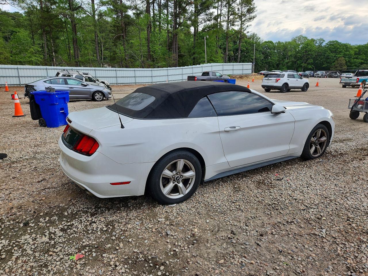 2015 FORD MUSTANG photo 3