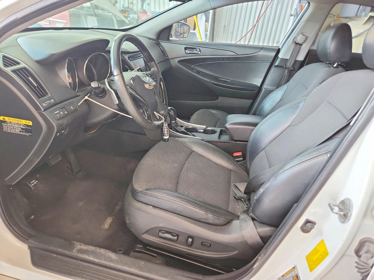2012 HYUNDAI SONATA SE photo 13