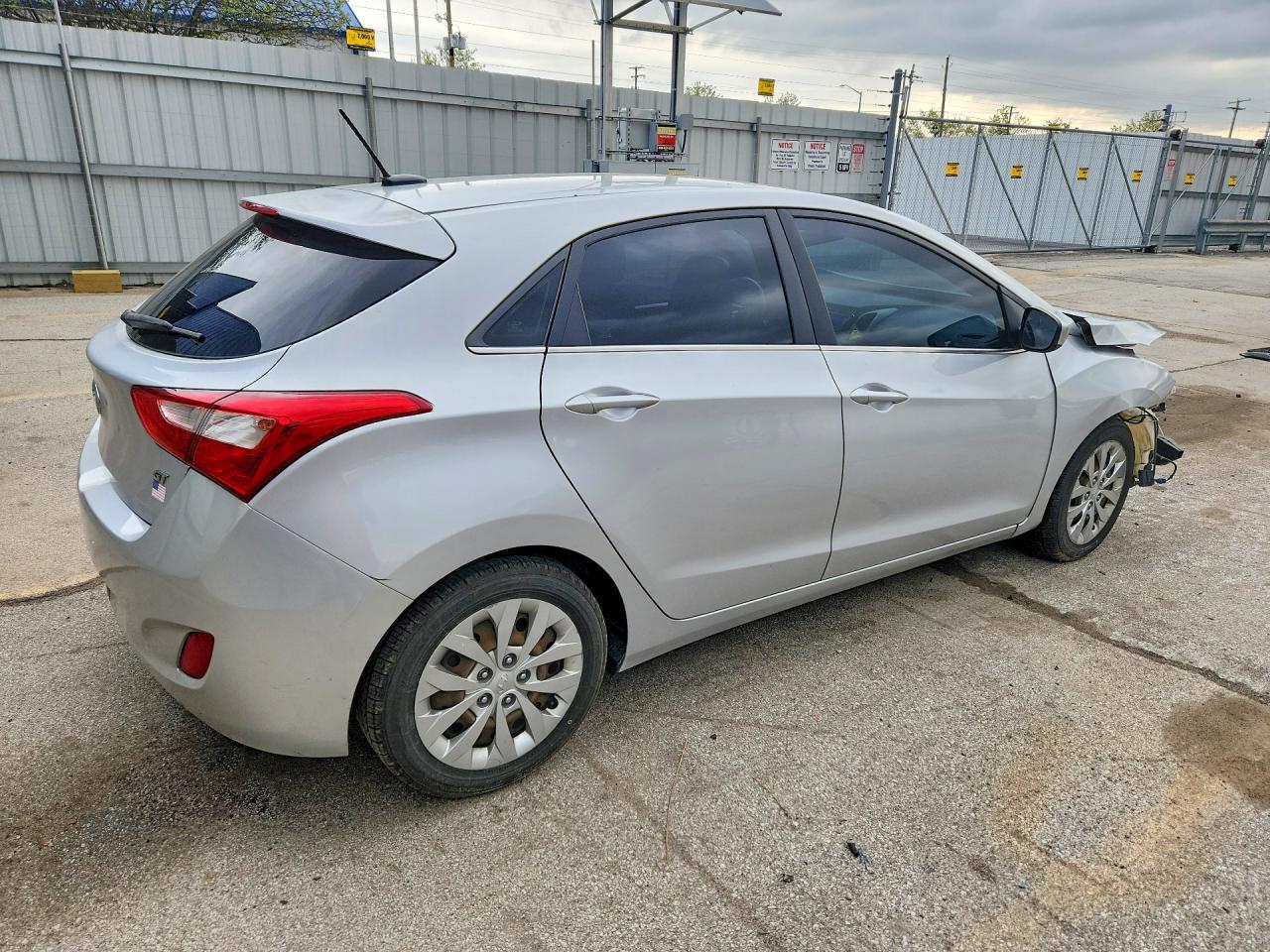2016 HYUNDAI ELANTRA GT BASE photo 3