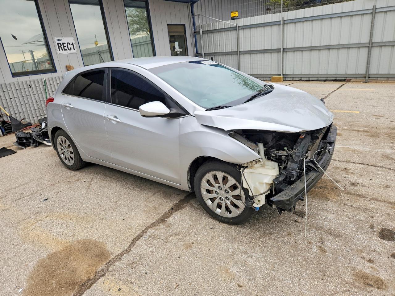 2016 HYUNDAI ELANTRA GT BASE photo 4