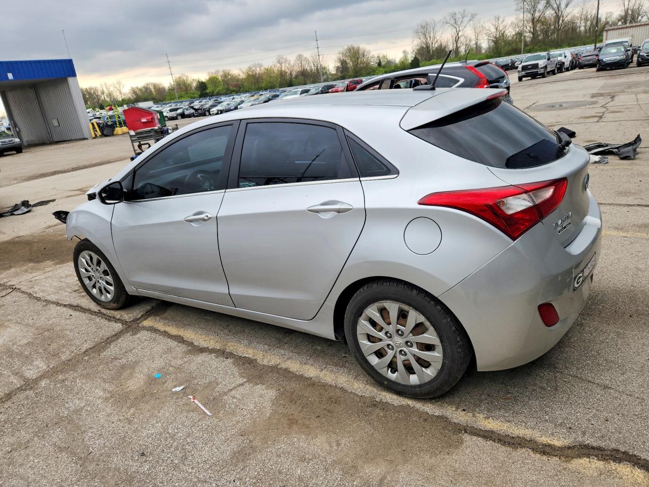 2016 HYUNDAI ELANTRA GT BASE photo 2