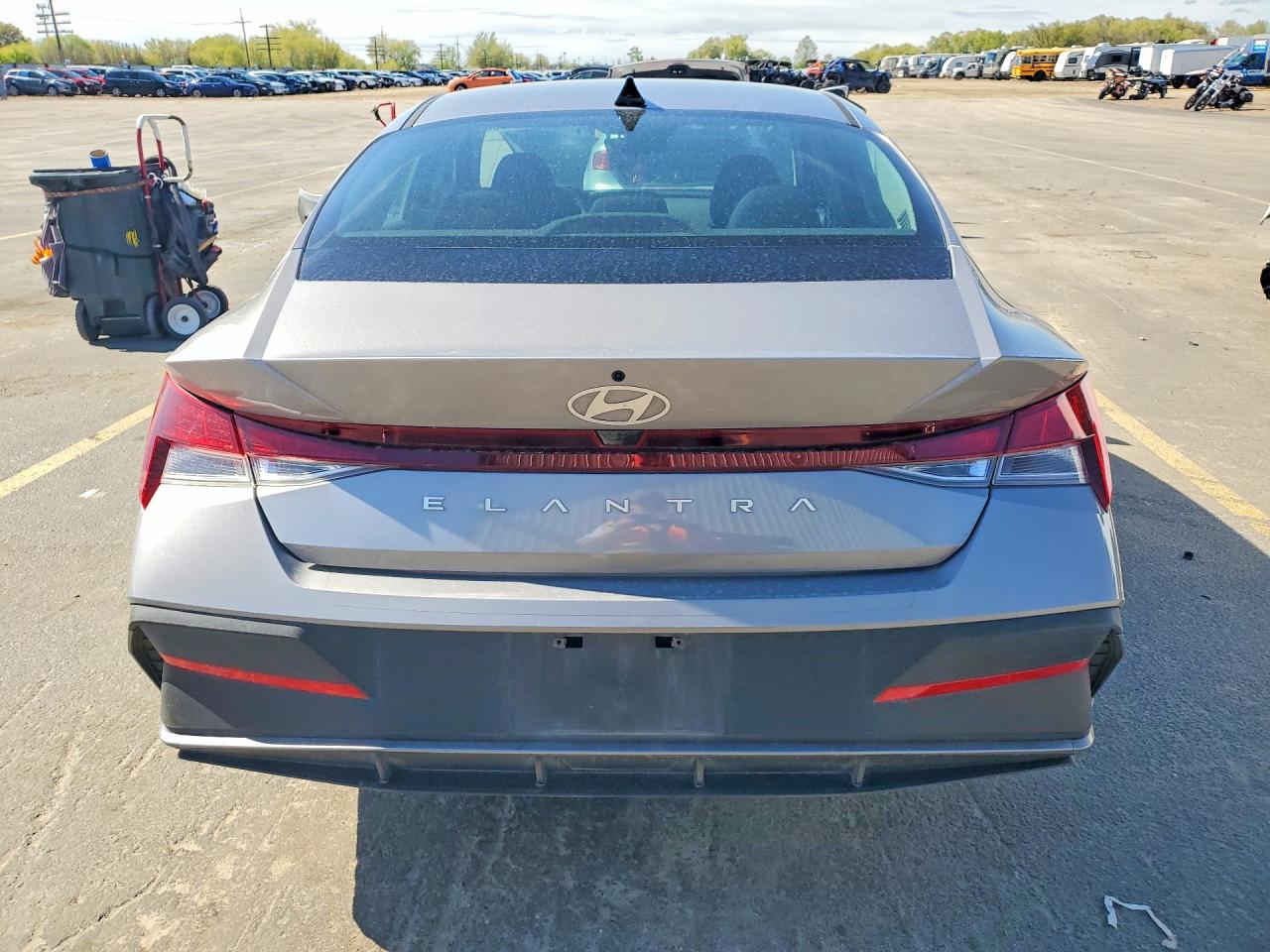 2025 HYUNDAI ELANTRA SE photo 16
