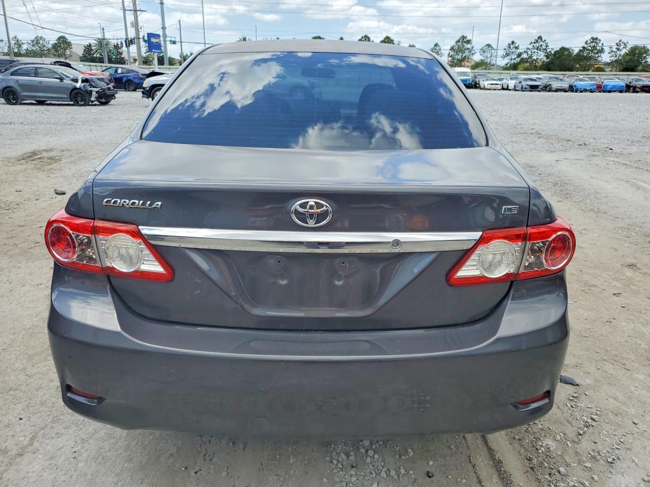 2013 TOYOTA COROLLA LE photo 11