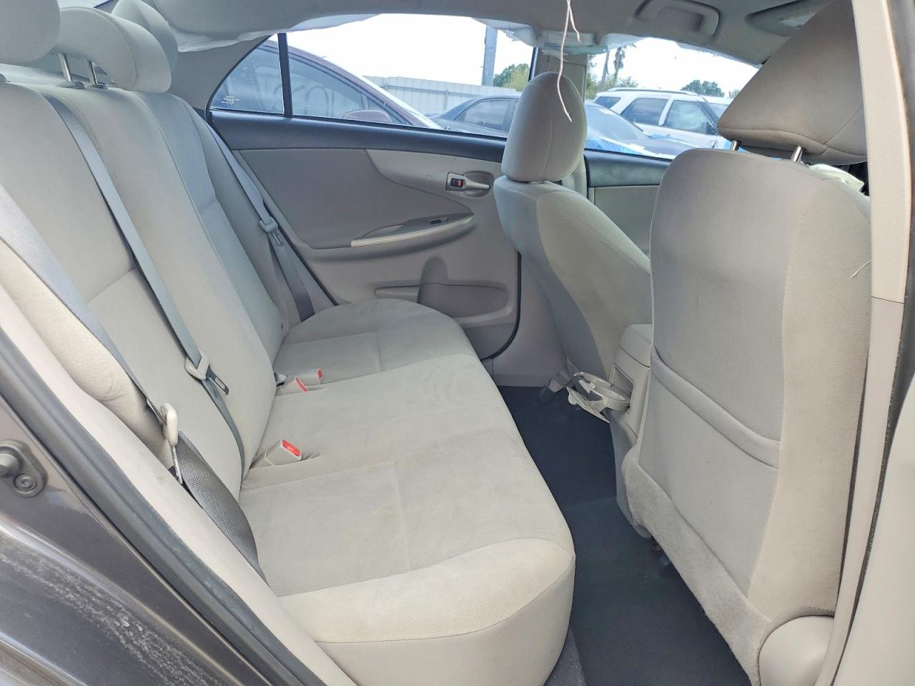 2013 TOYOTA COROLLA LE photo 19