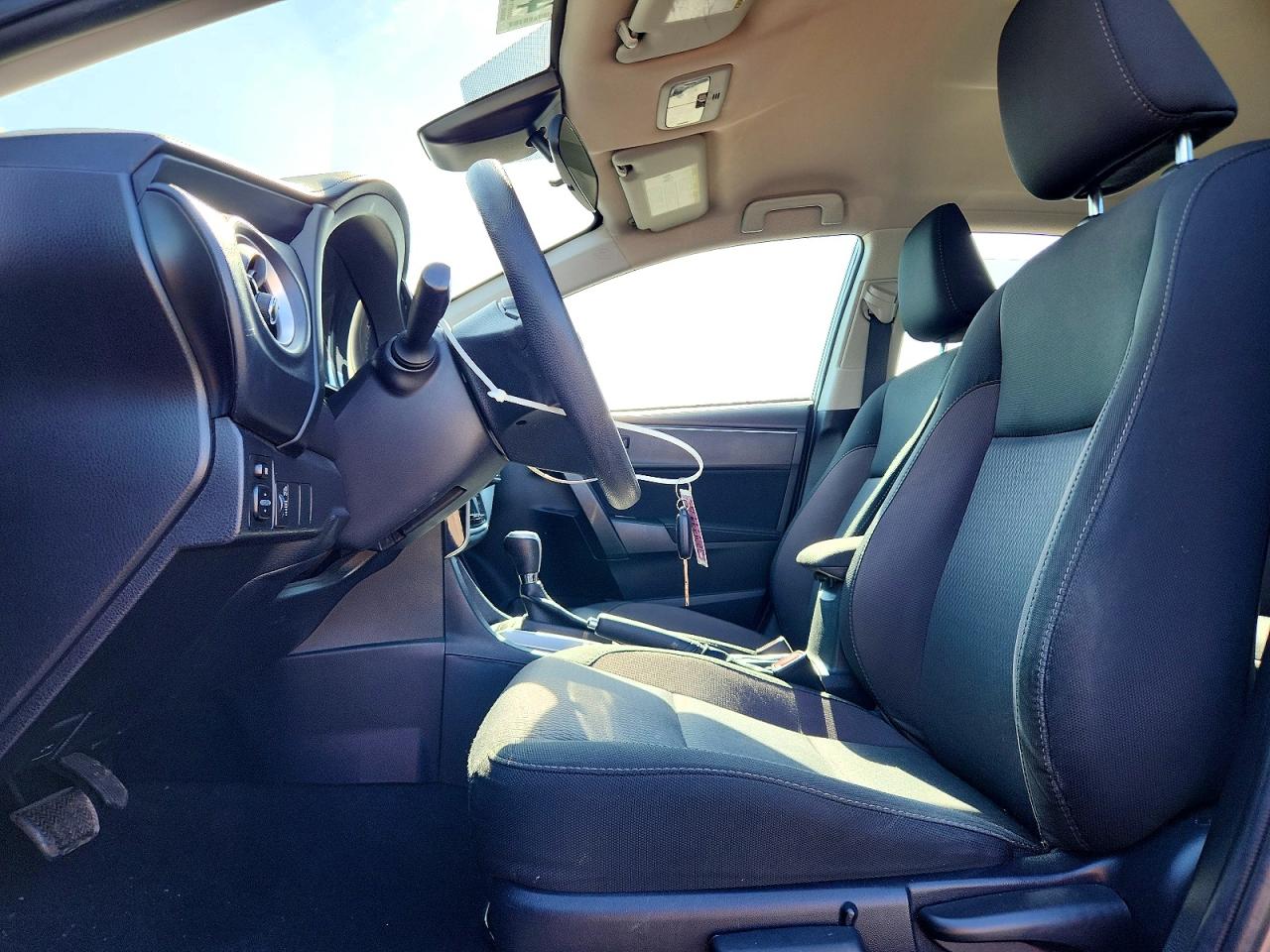 2018 TOYOTA COROLLA LE photo 13