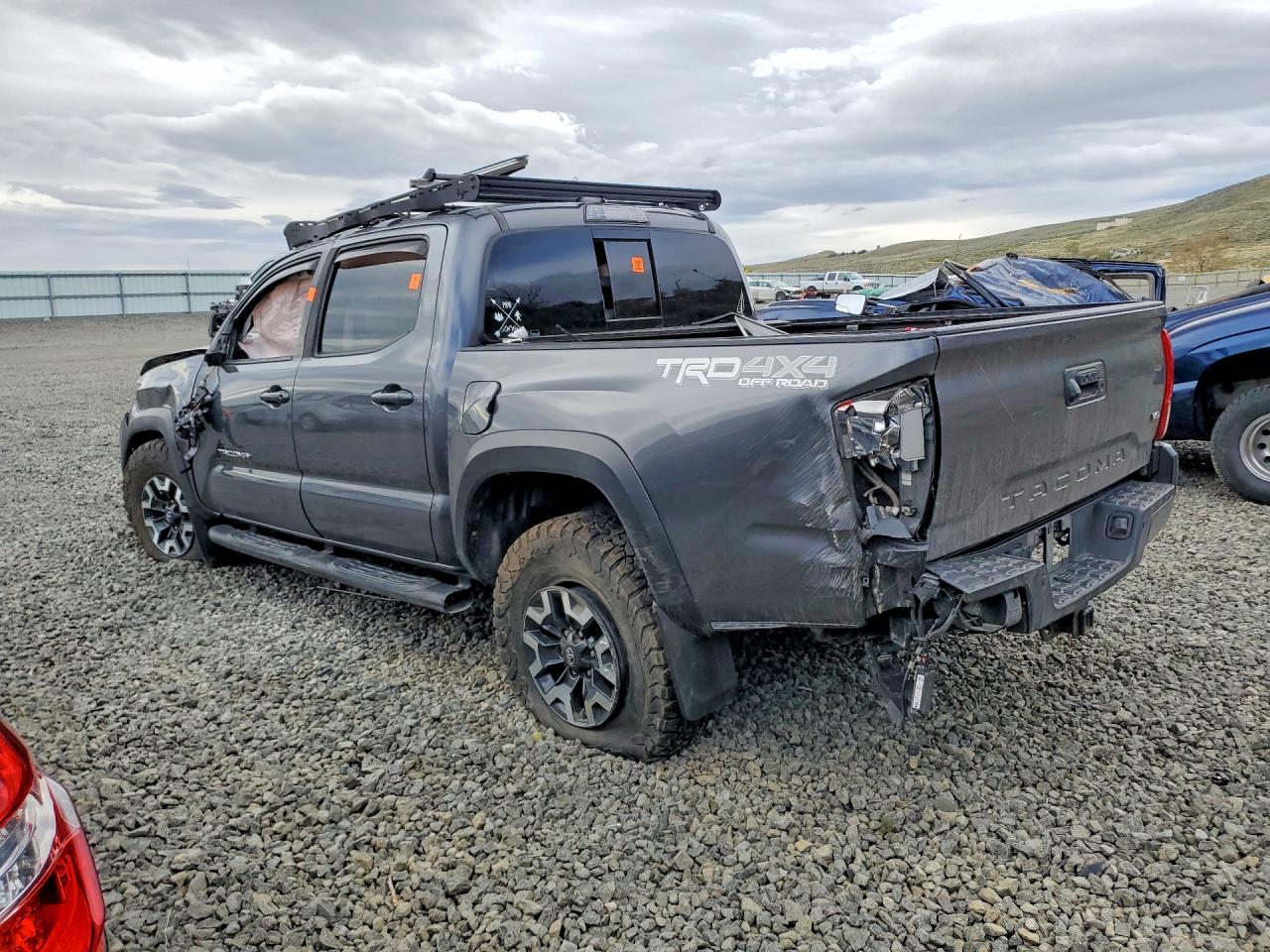2017 TOYOTA TACOMA TRD OFF-ROAD photo 3