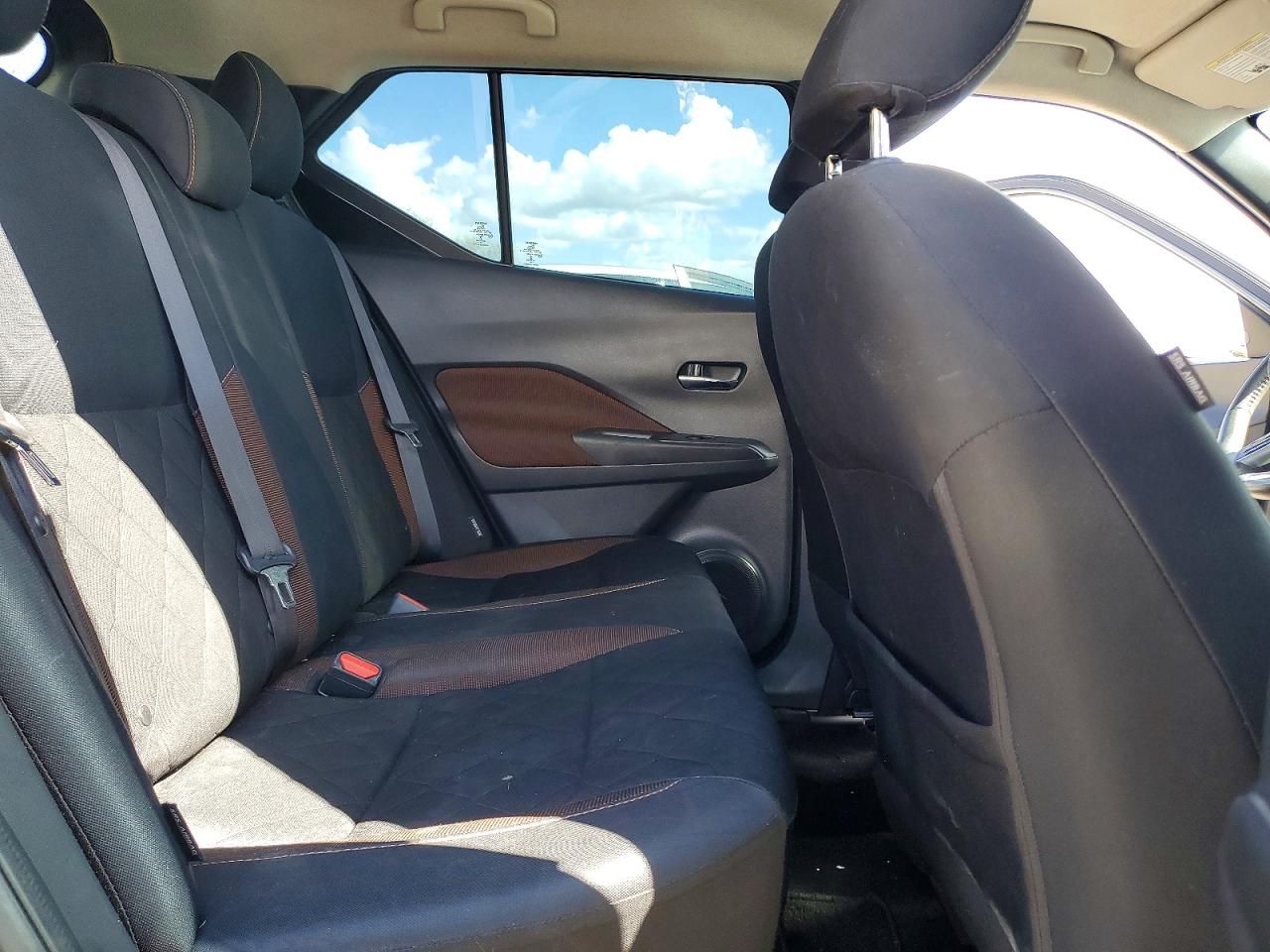 2020 NISSAN KICKS SR photo 11