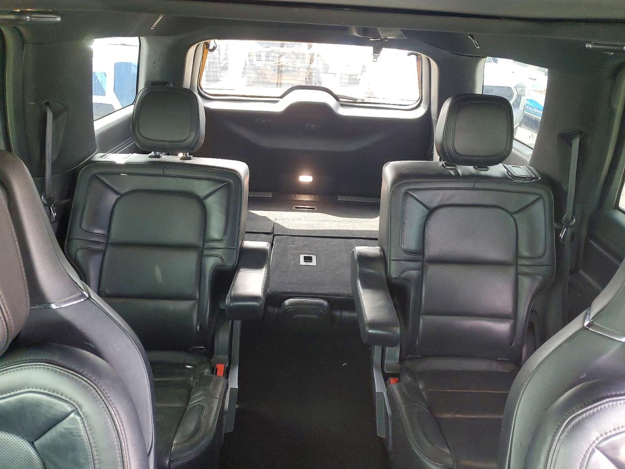 2018 LINCOLN NAVIGATOR RESERVE photo 19