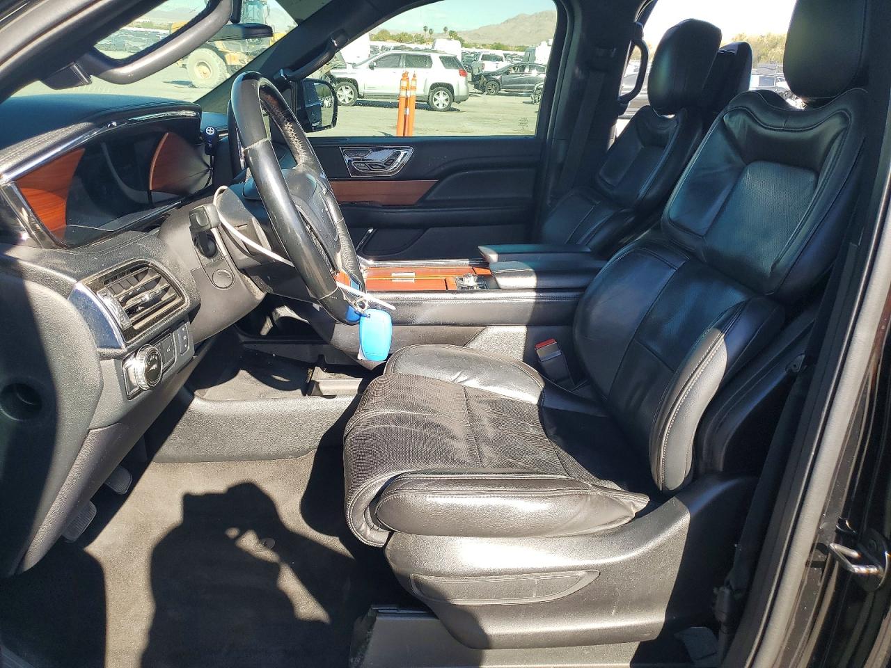 2018 LINCOLN NAVIGATOR RESERVE photo 13