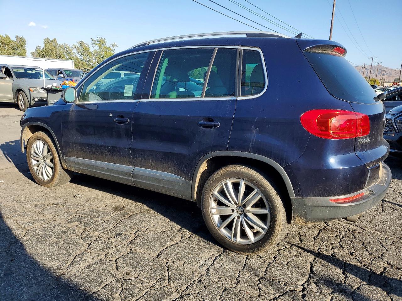 2013 VOLKSWAGEN TIGUAN S photo 4