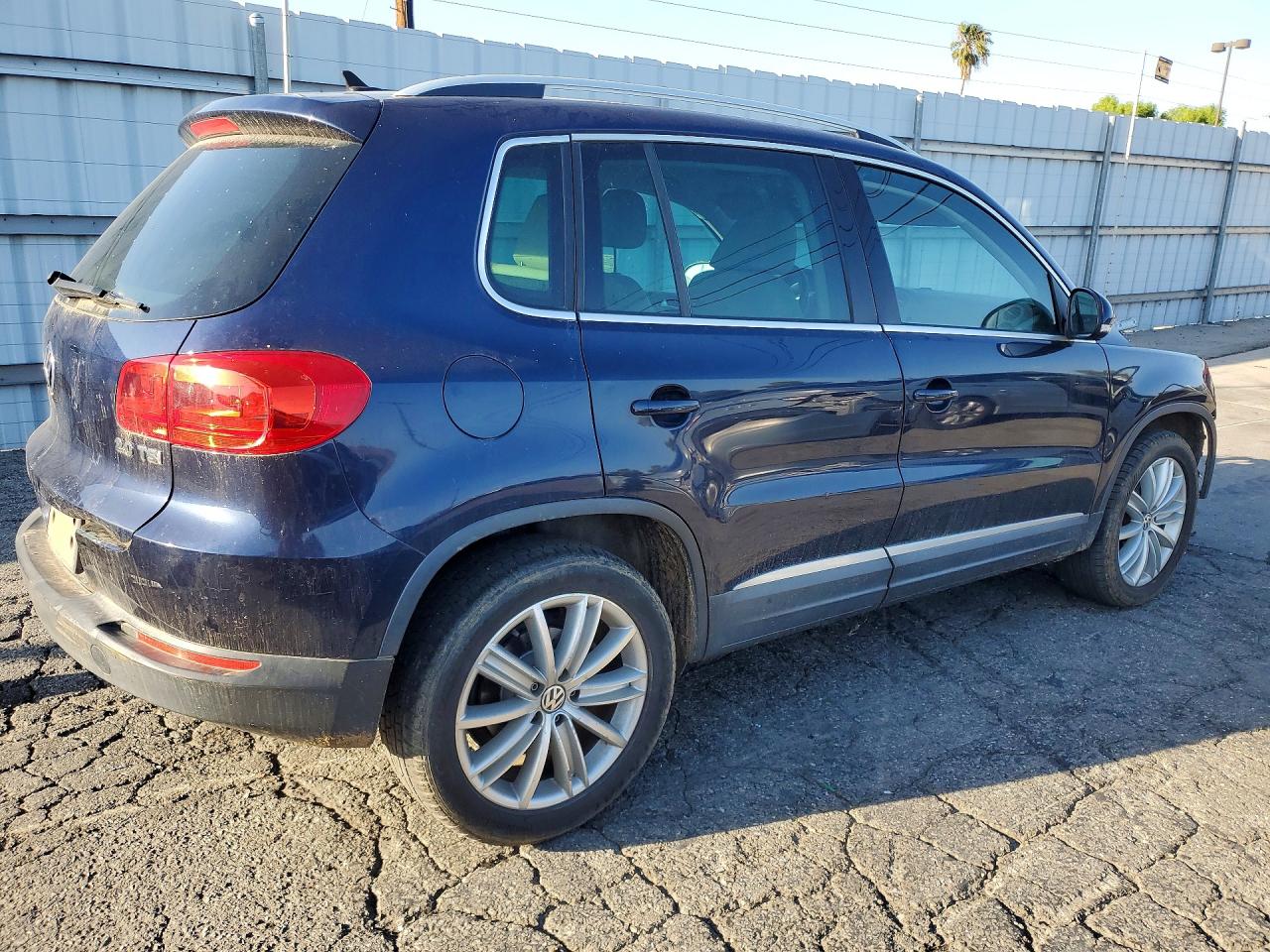 2013 VOLKSWAGEN TIGUAN S photo 7