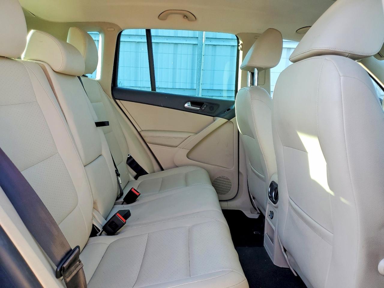 2013 VOLKSWAGEN TIGUAN S photo 31