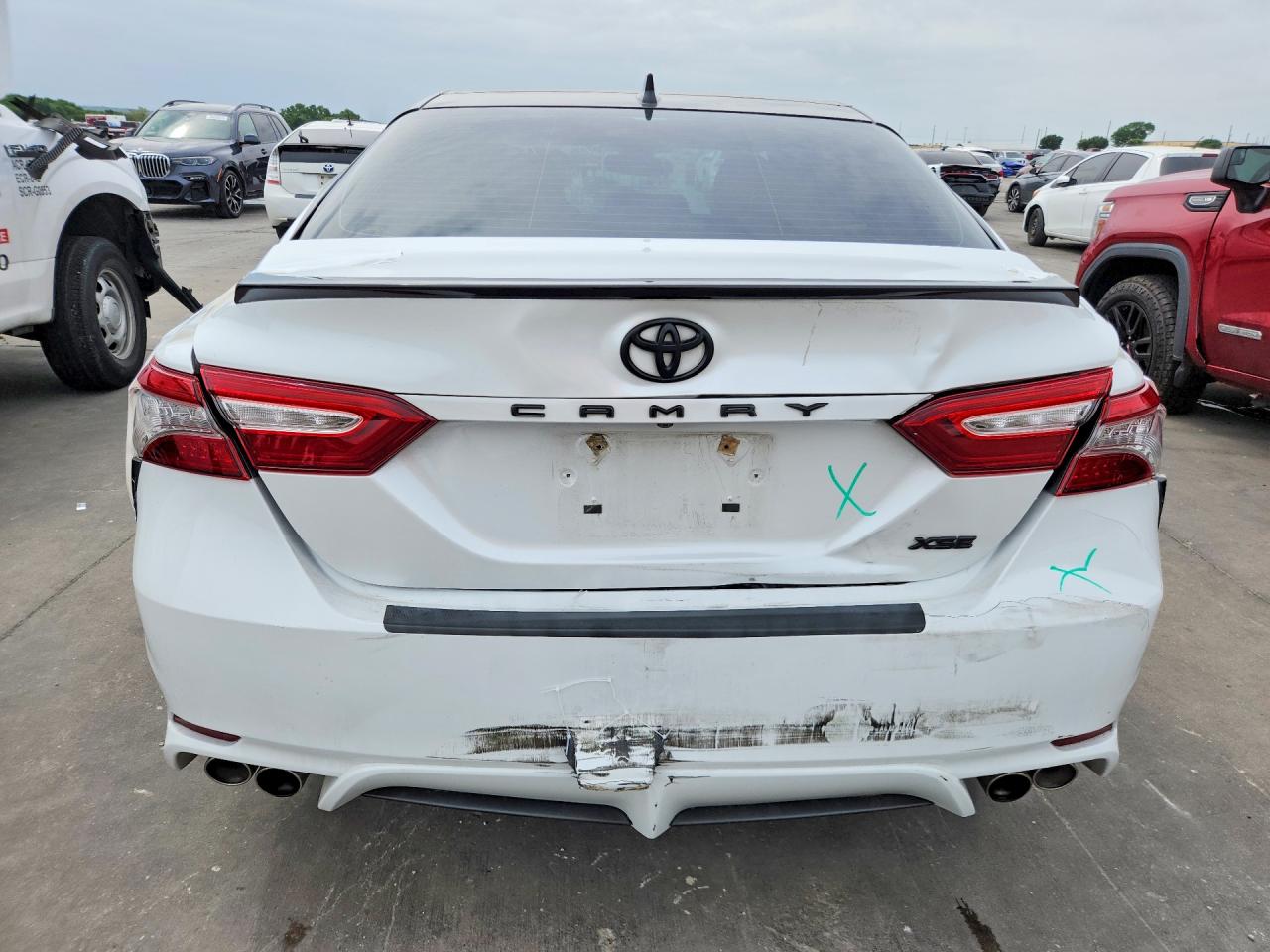 2019 TOYOTA CAMRY XSE photo 11