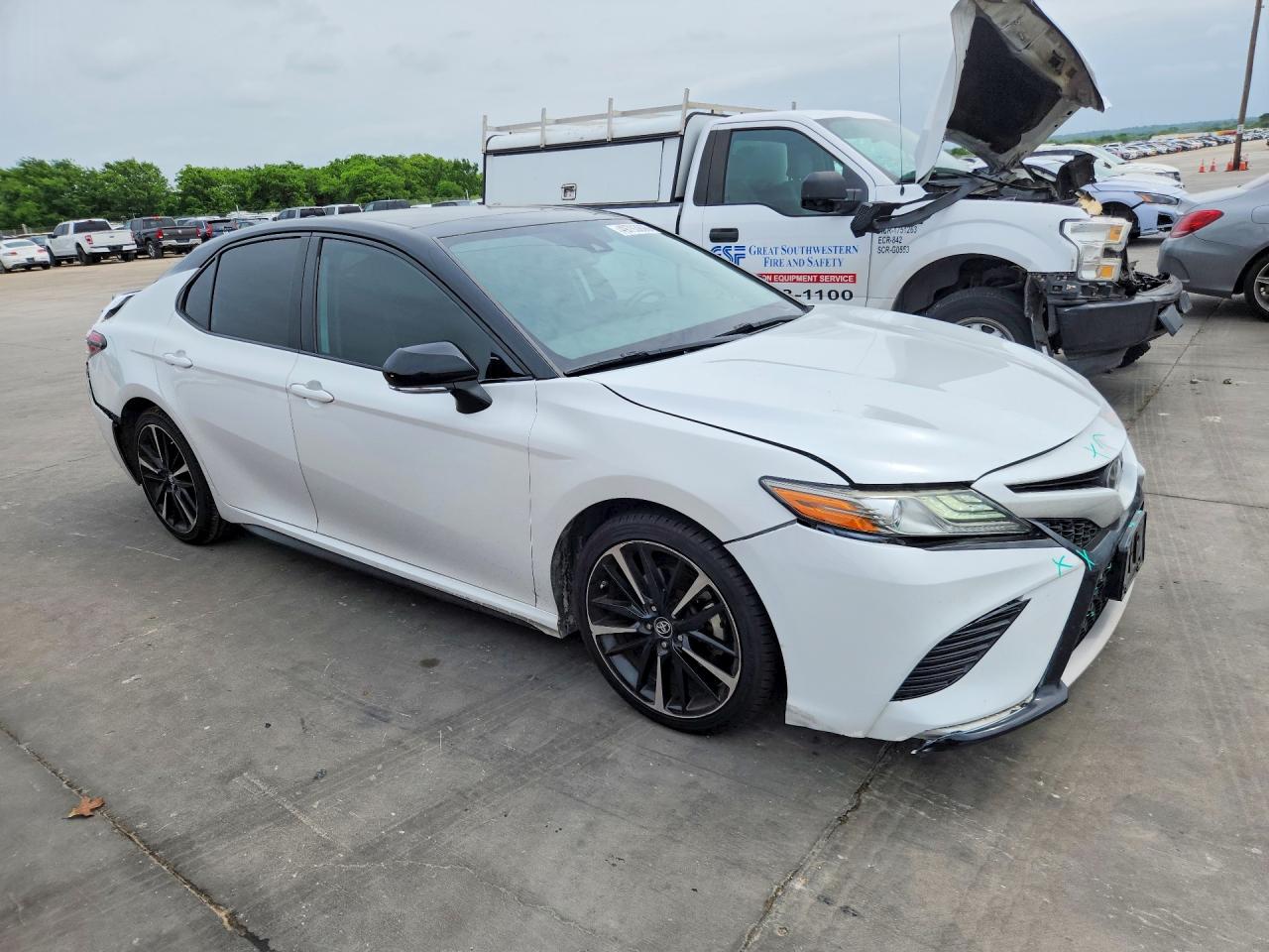 2019 TOYOTA CAMRY XSE photo 7