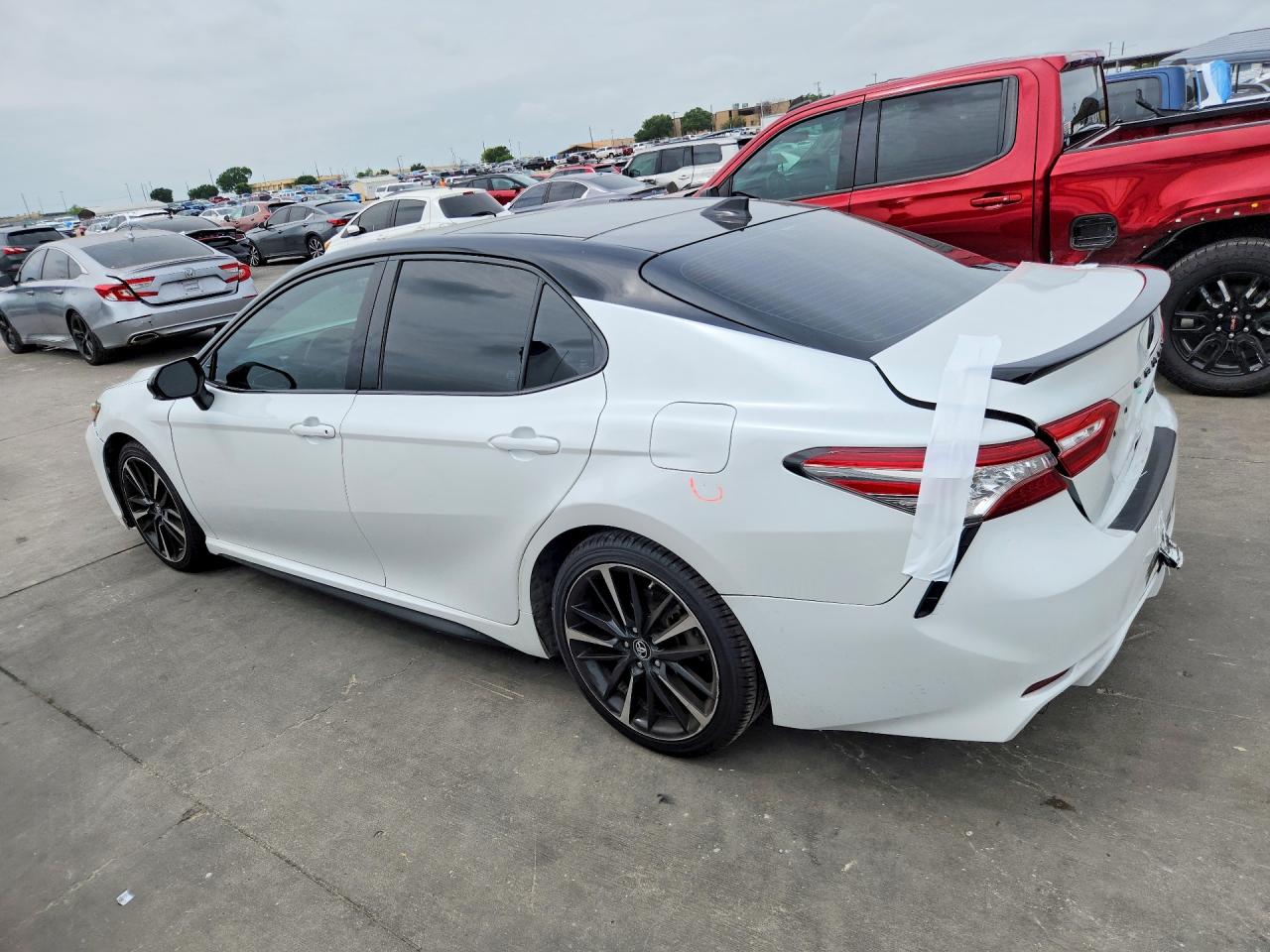 2019 TOYOTA CAMRY XSE photo 3