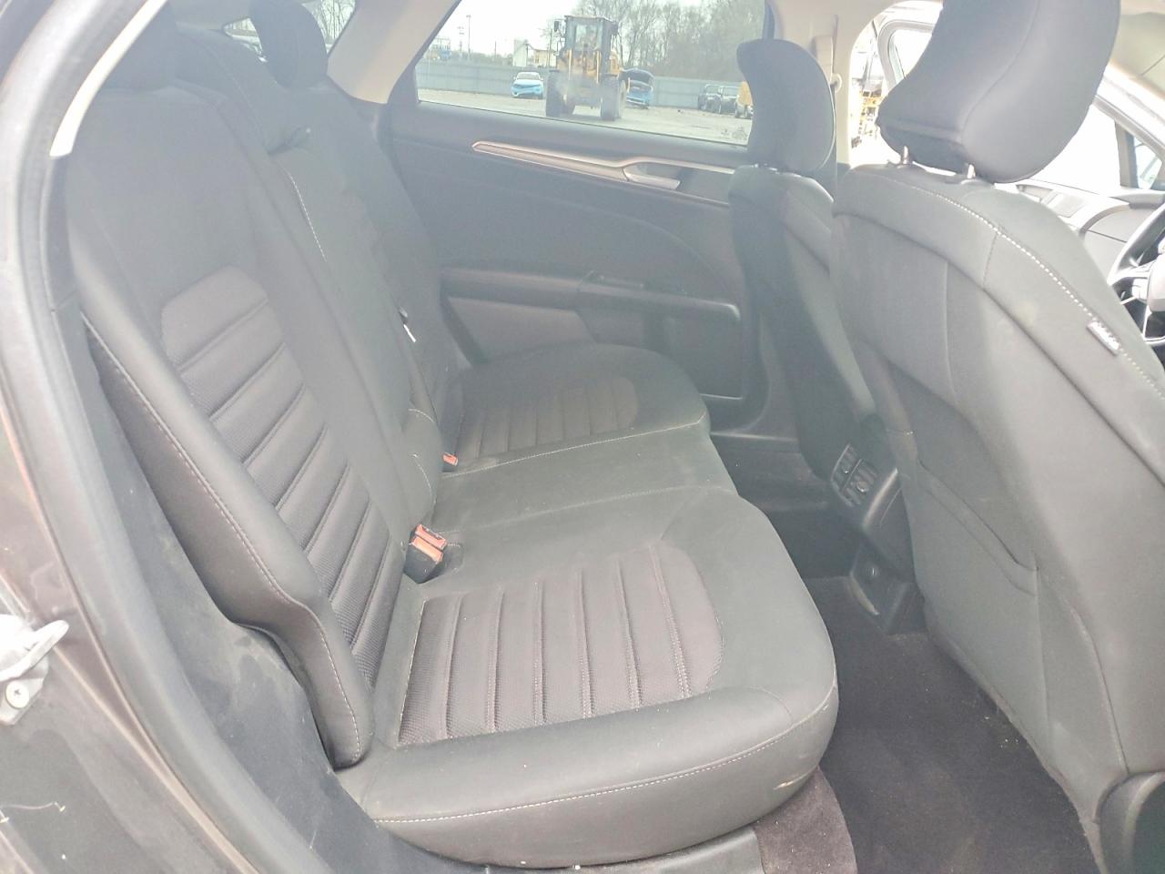 2017 FORD FUSION SE photo 19