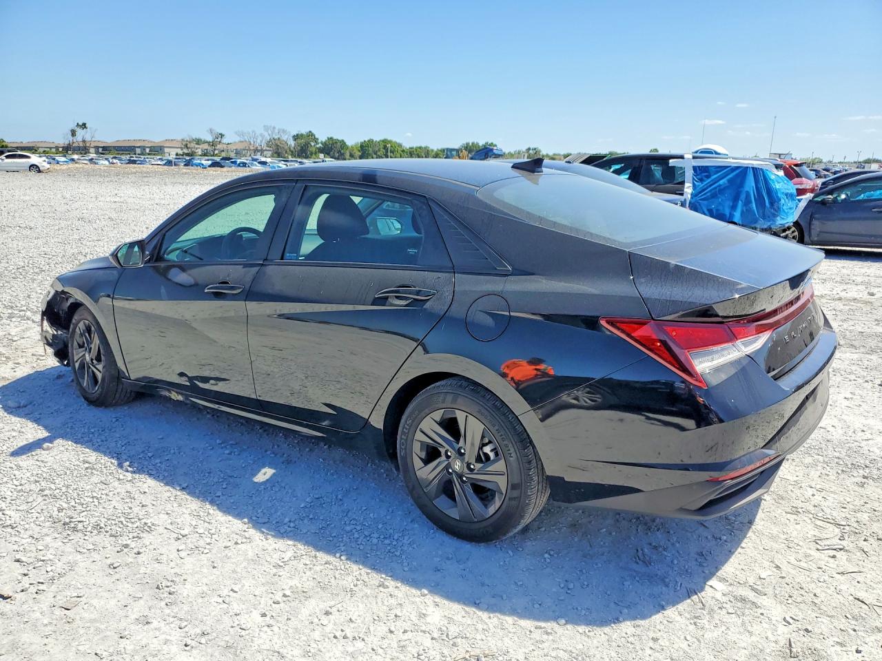 2023 HYUNDAI ELANTRA SEL photo 3