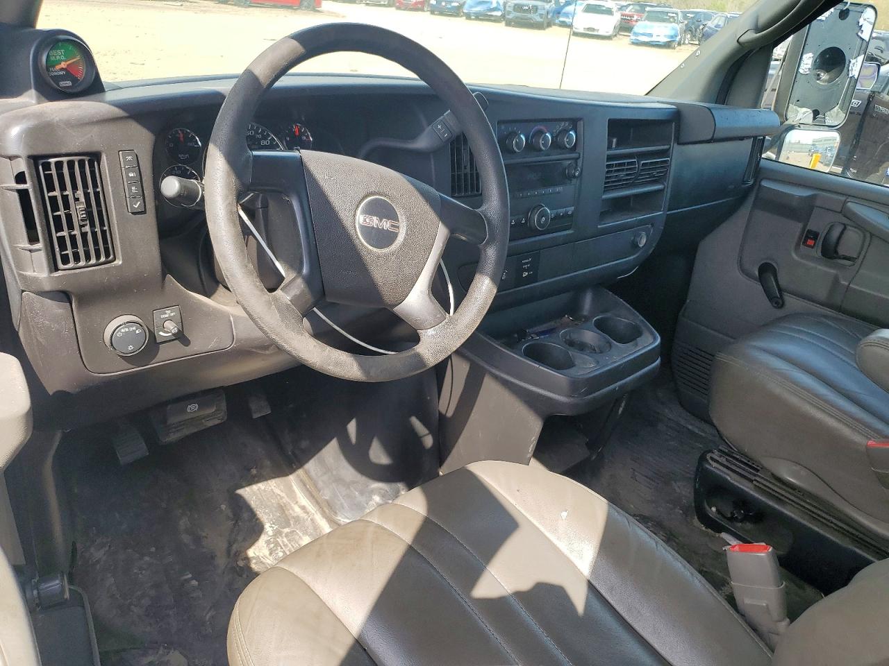 2013 GMC SAVANA BOX TRUCK photo 15