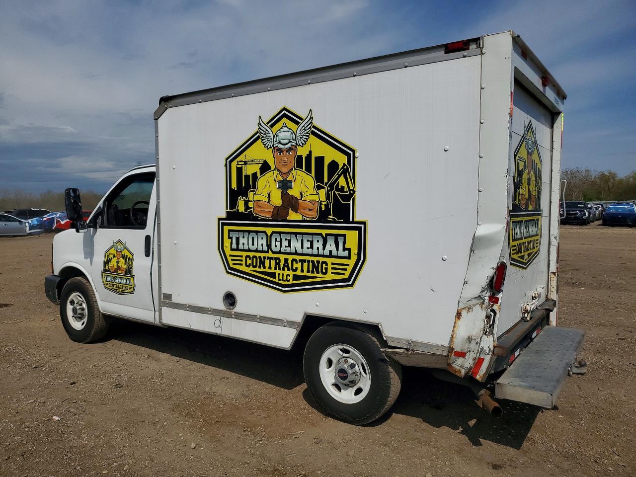 2013 GMC SAVANA BOX TRUCK photo 3