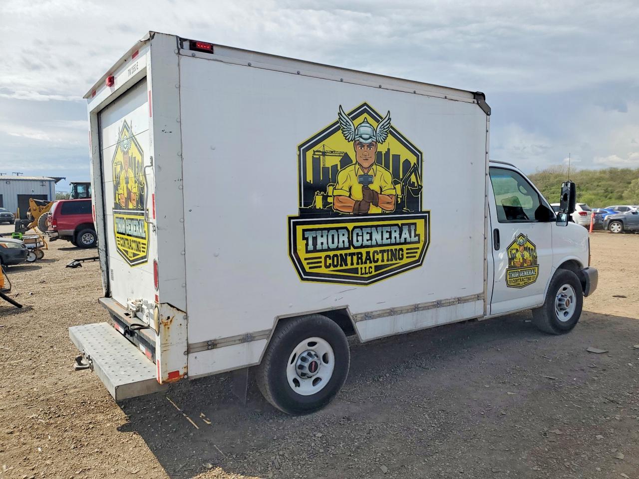 2013 GMC SAVANA BOX TRUCK photo 5