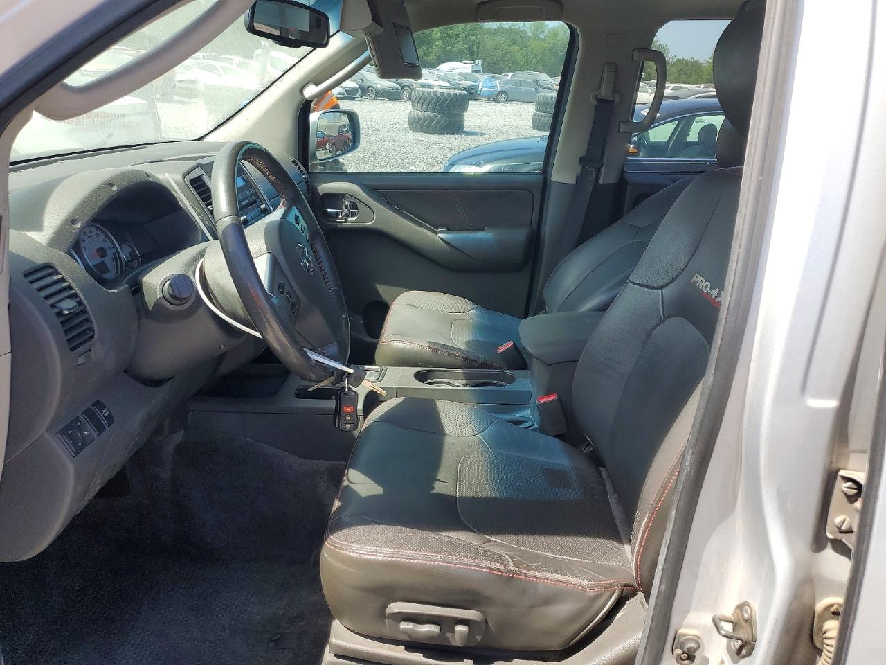 2011 NISSAN FRONTIER S photo 19