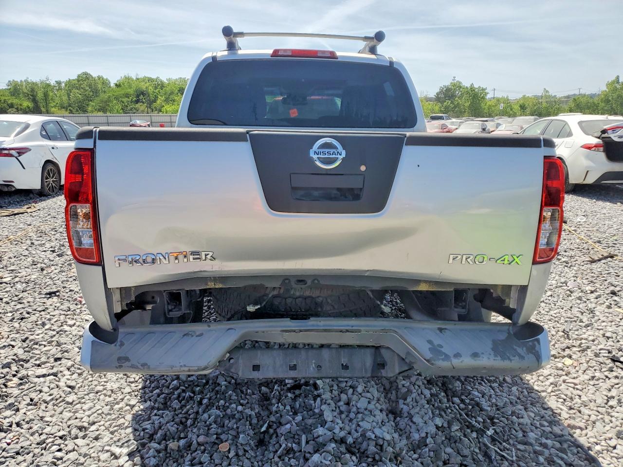 2011 NISSAN FRONTIER S photo 16