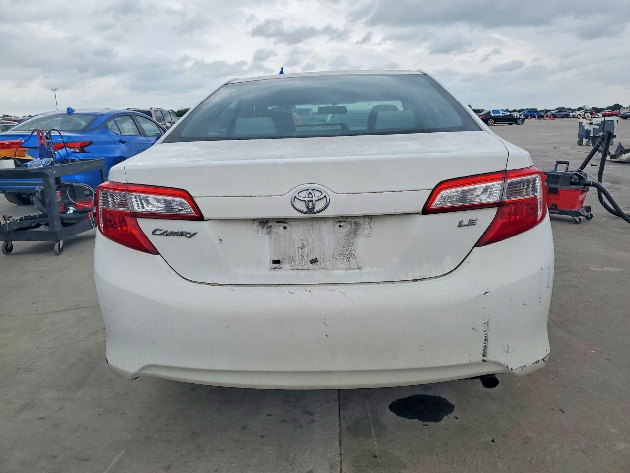 2013 TOYOTA CAMRY LE photo 11