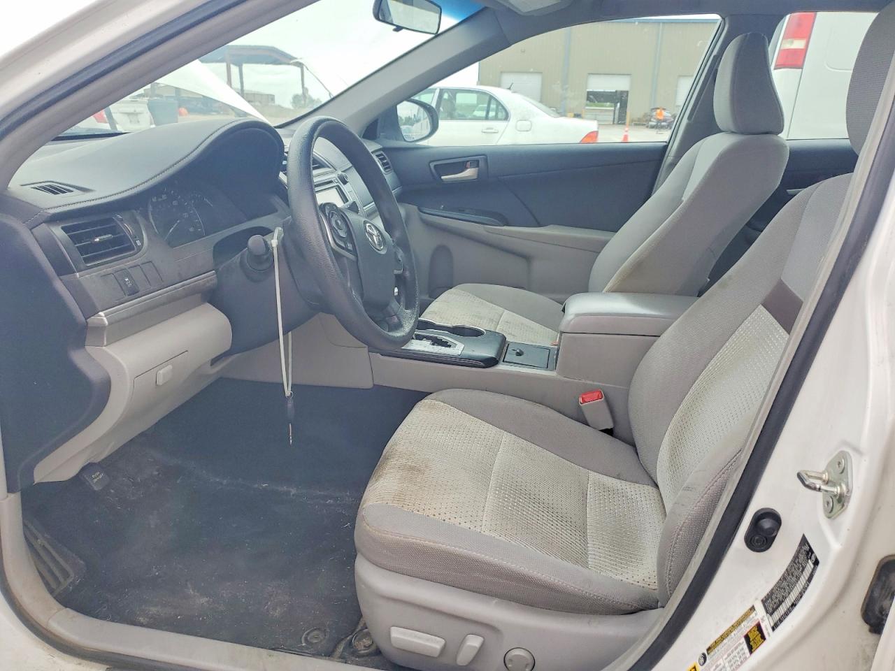 2013 TOYOTA CAMRY LE photo 13
