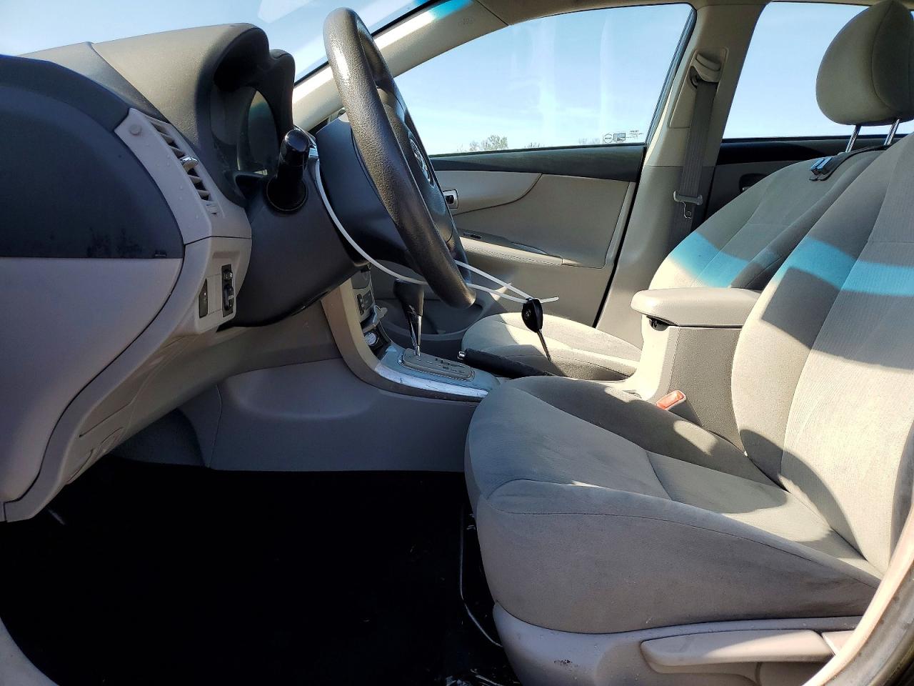2012 TOYOTA COROLLA LE photo 13