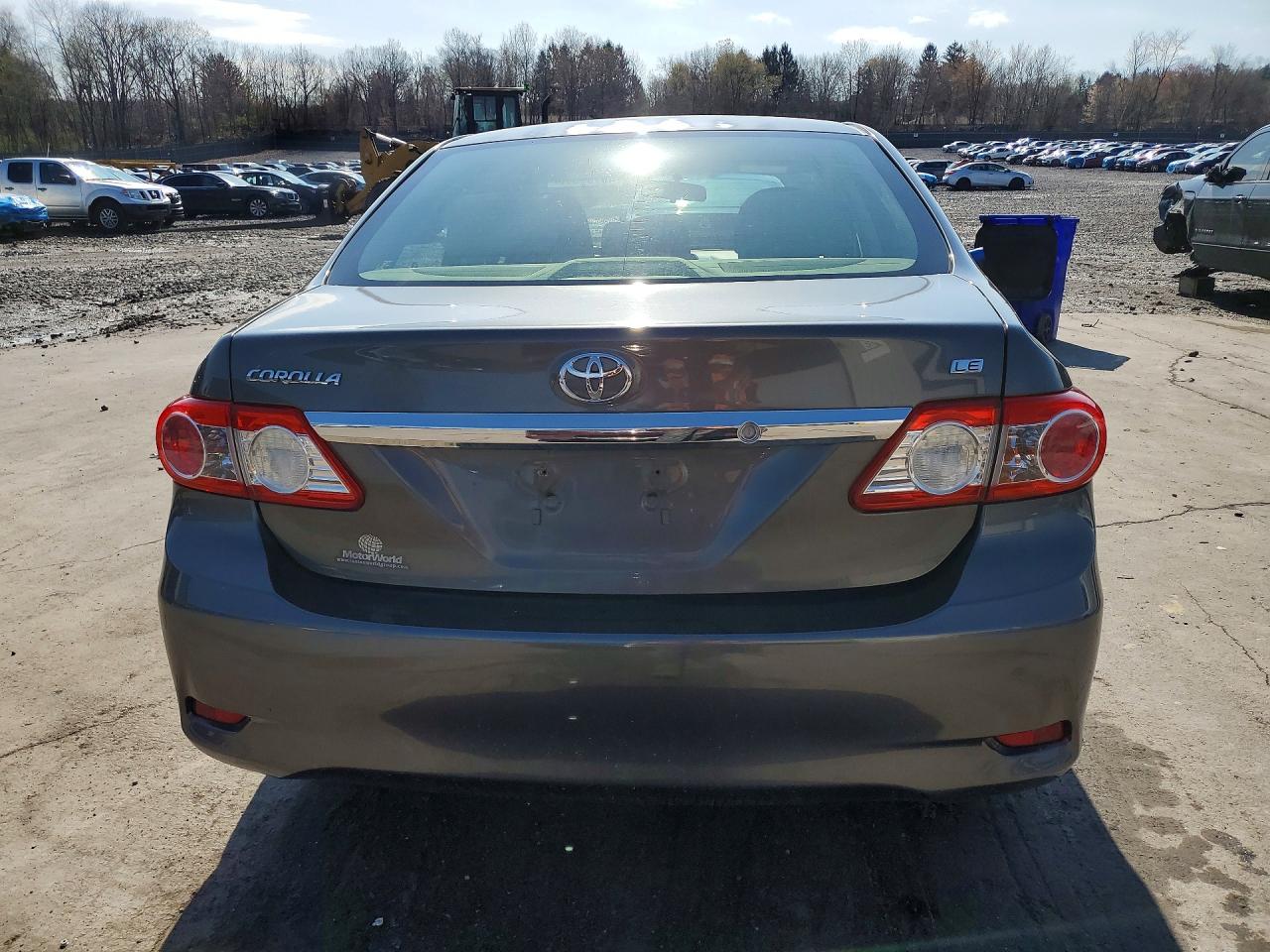 2012 TOYOTA COROLLA LE photo 11
