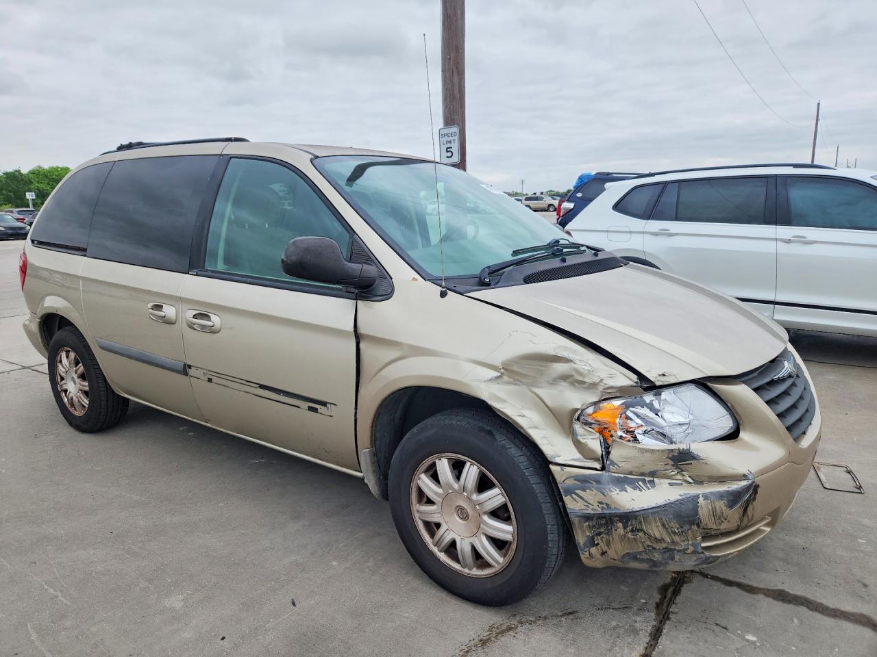 2007 CHRYSLER TOWN & COUNTRY LX photo 10