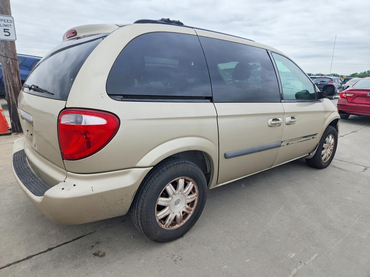 2007 CHRYSLER TOWN & COUNTRY LX photo 7