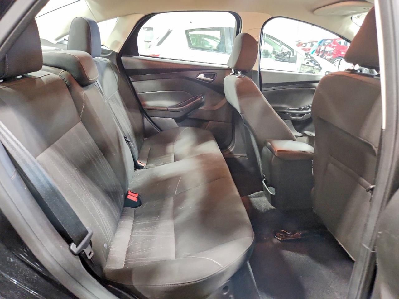 2015 FORD FOCUS SE photo 19