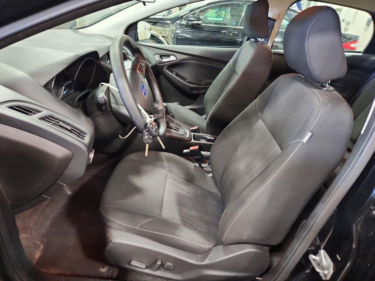 2015 FORD FOCUS SE photo 13