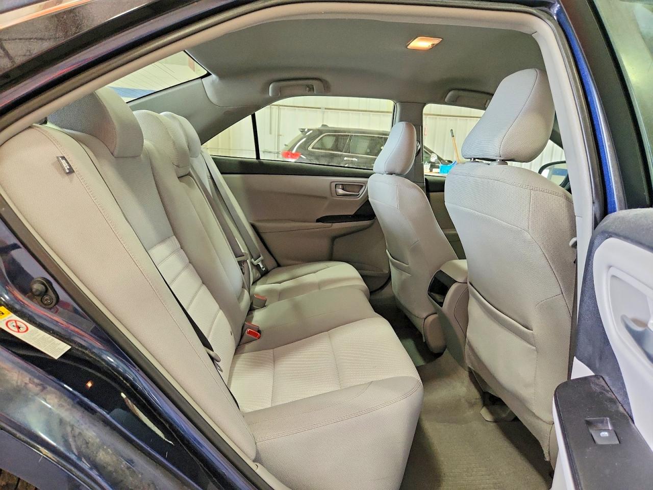 2016 TOYOTA CAMRY LE photo 10